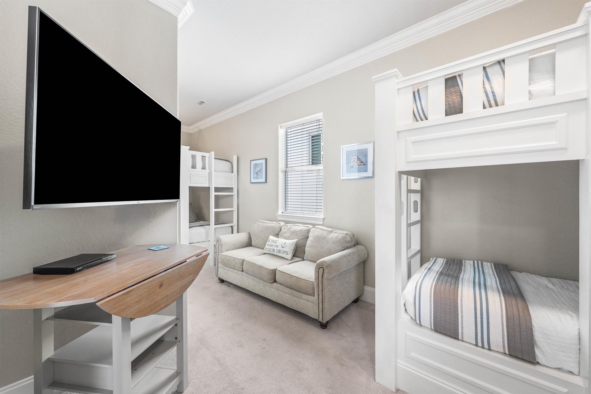 Bunkroom with 7 Twin Beds and Private Bathroom