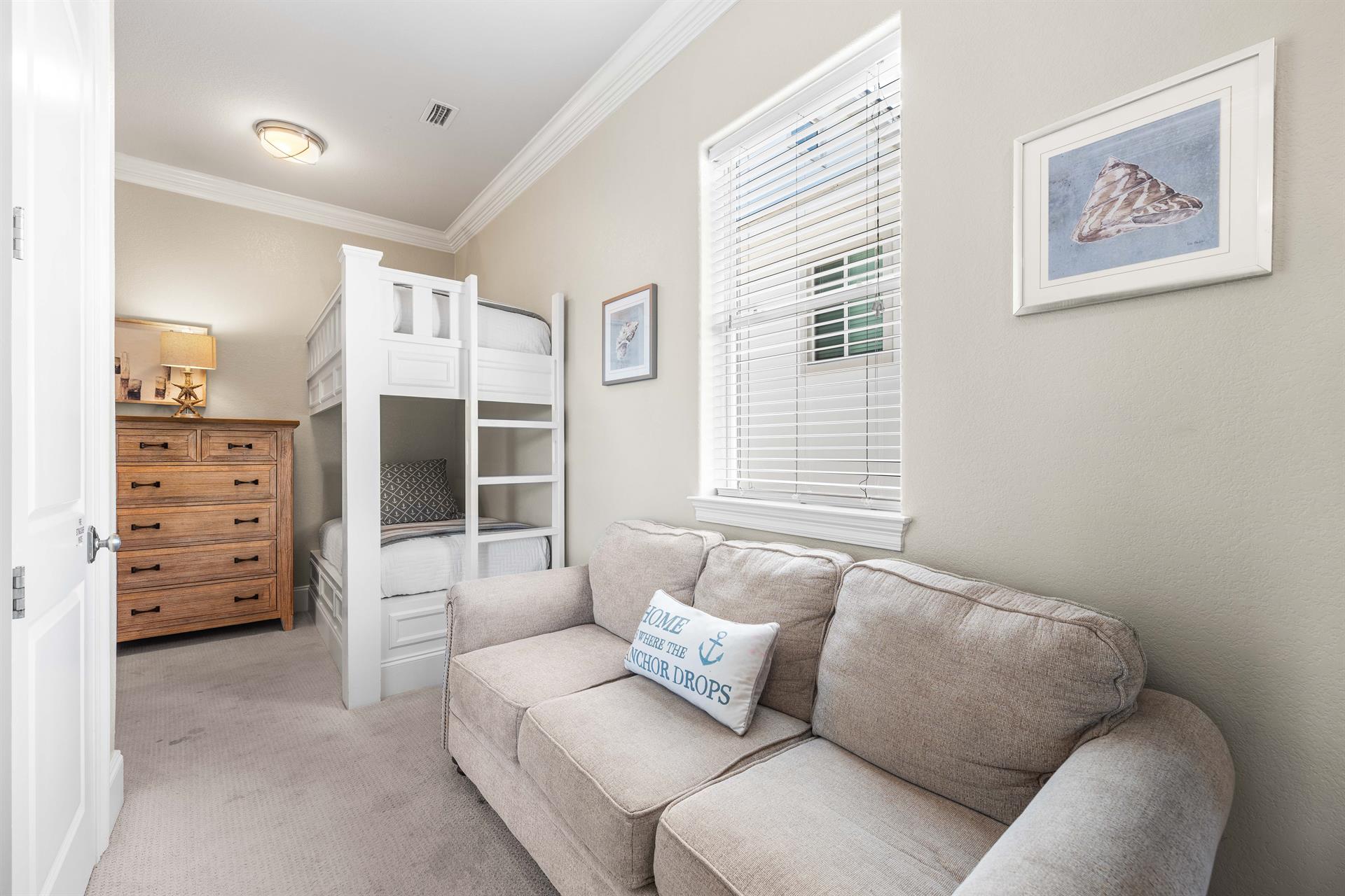 Bunkroom with 7 Twin Beds and Private Bathroom