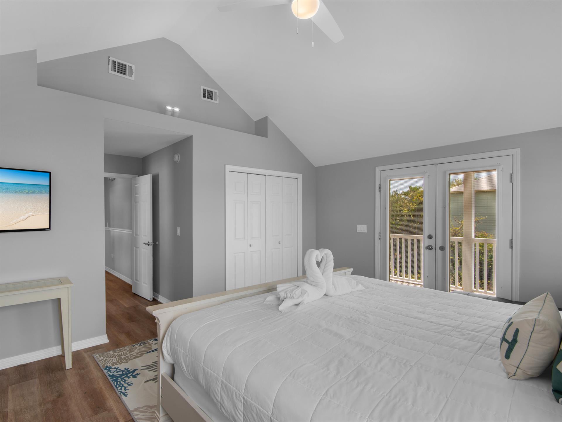 2nd floor bedroom 2 with King Bed