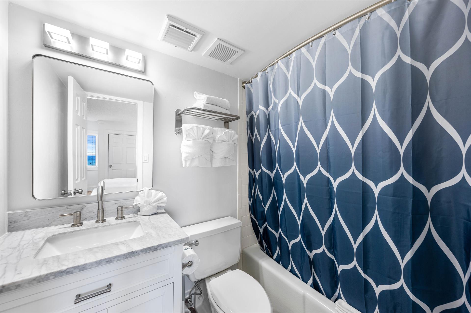 Refresh After the Waves – Modern bathroom designed for comfort a