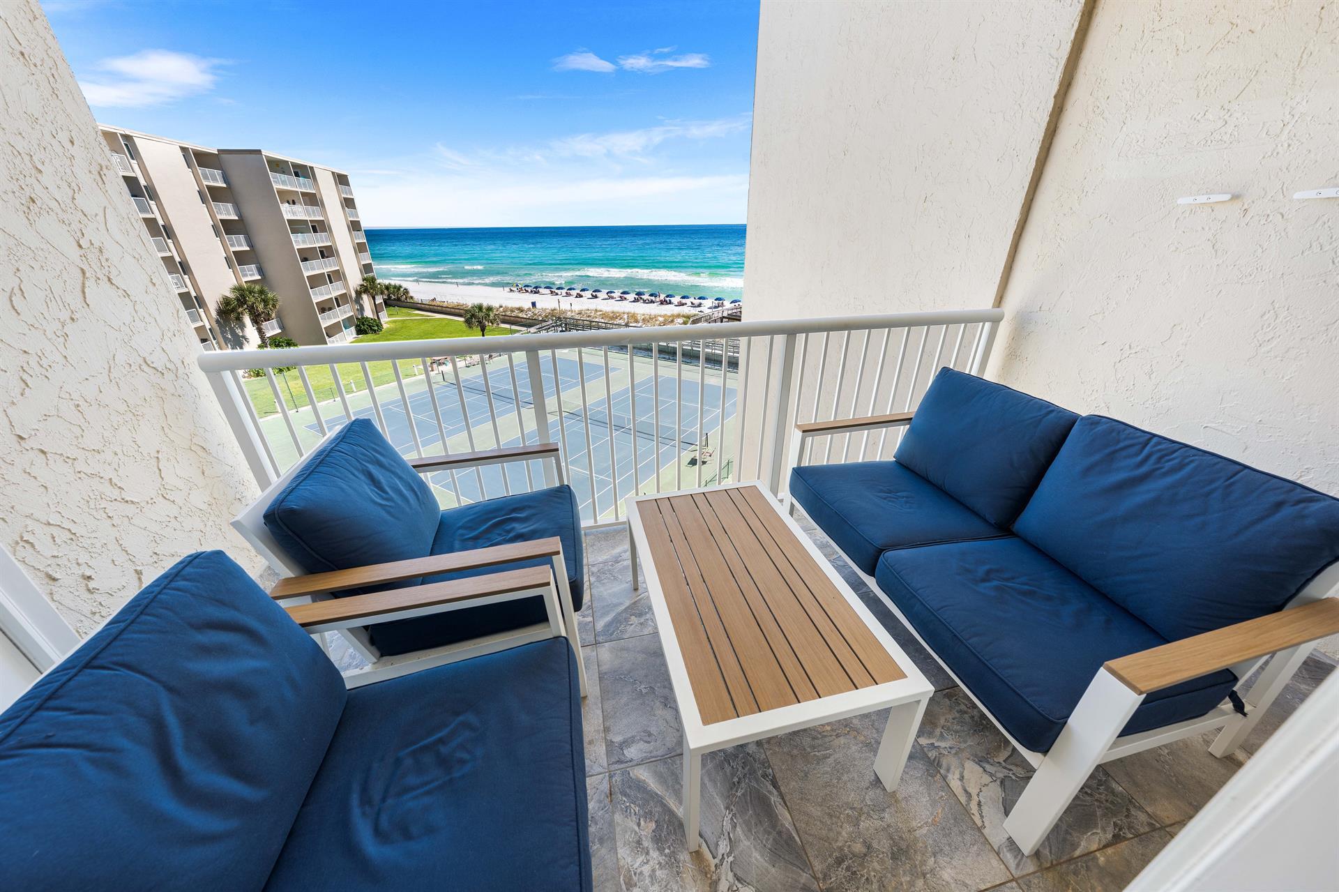 Sunset  Sea Breezes – Enjoy peaceful moments and spectacular Gu