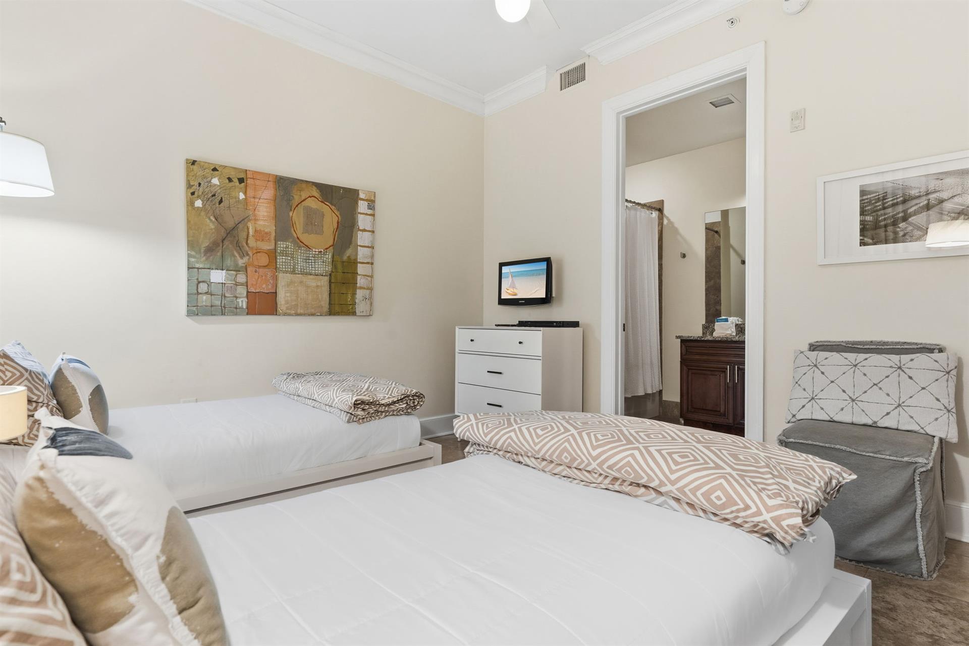 Bedroom 3 with 2 Twin Beds and Flat Screen TV