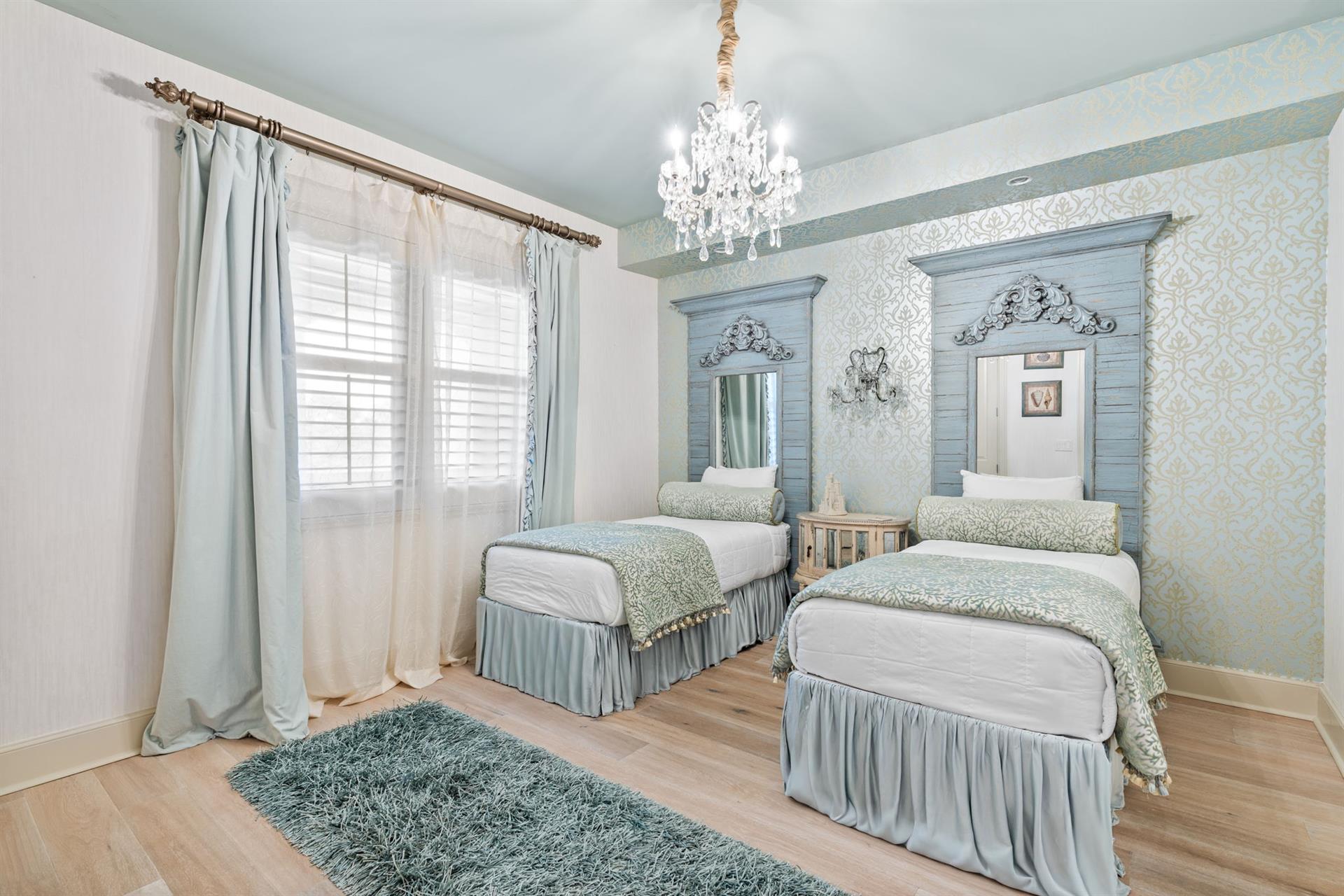 Bedroom 4 with 2 Twin Beds