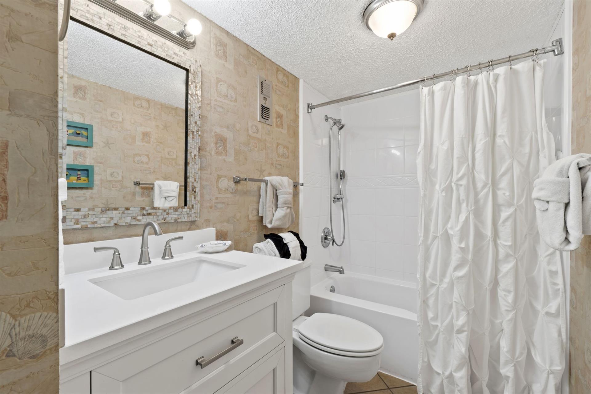 1065 Guest Bathroom