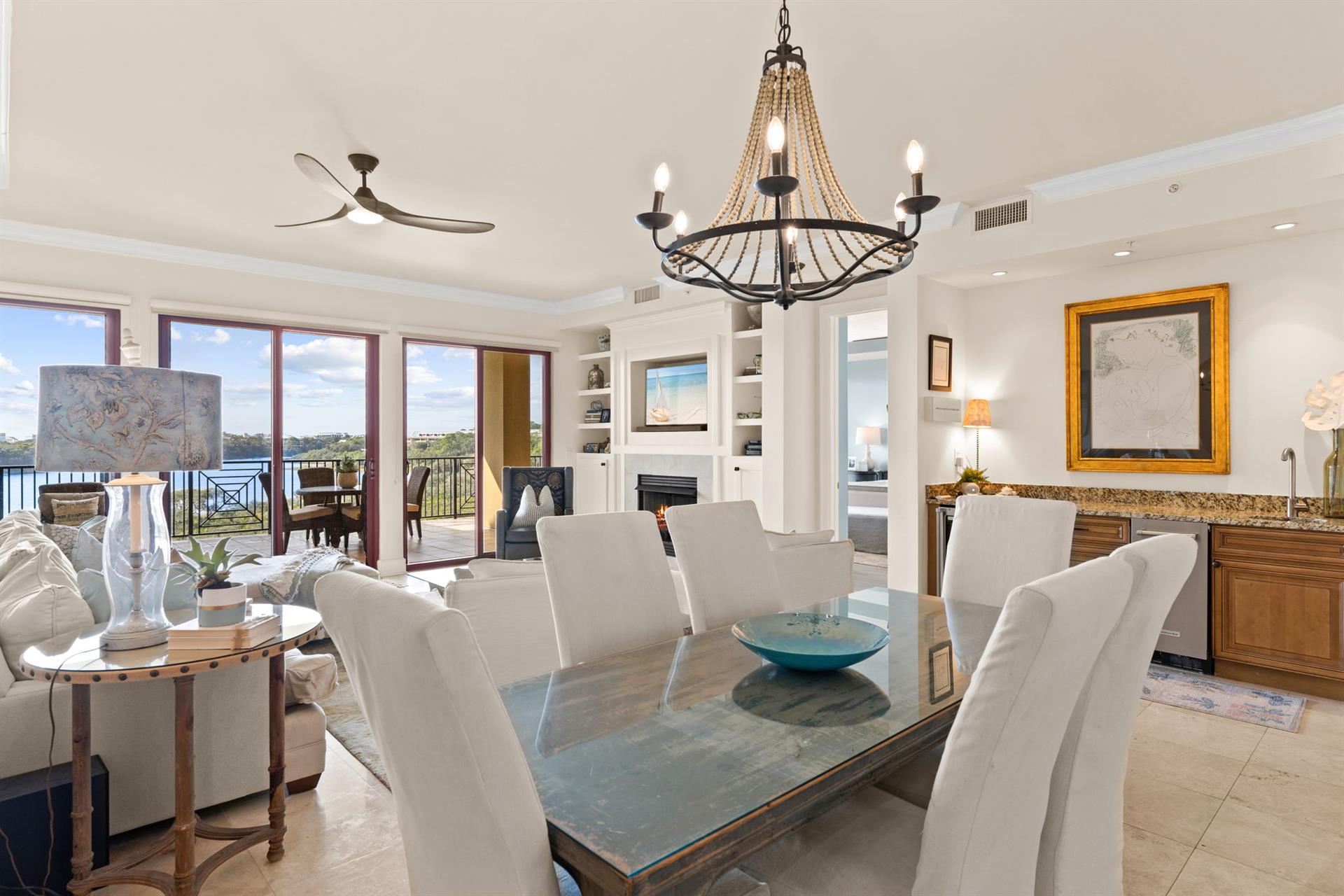 Beautiful yet Comfortable Dining on 1st Floor