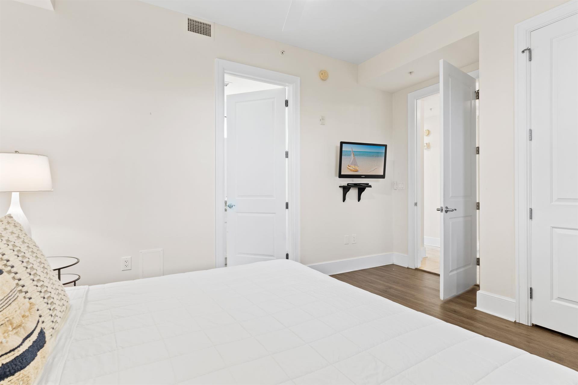 Bedroom 3 with King Bed