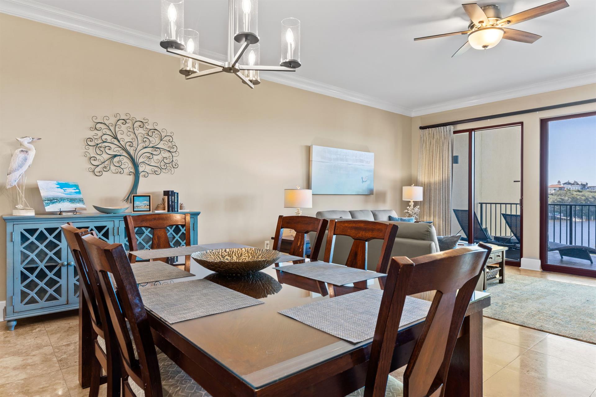 Dining Area with Seating for 6