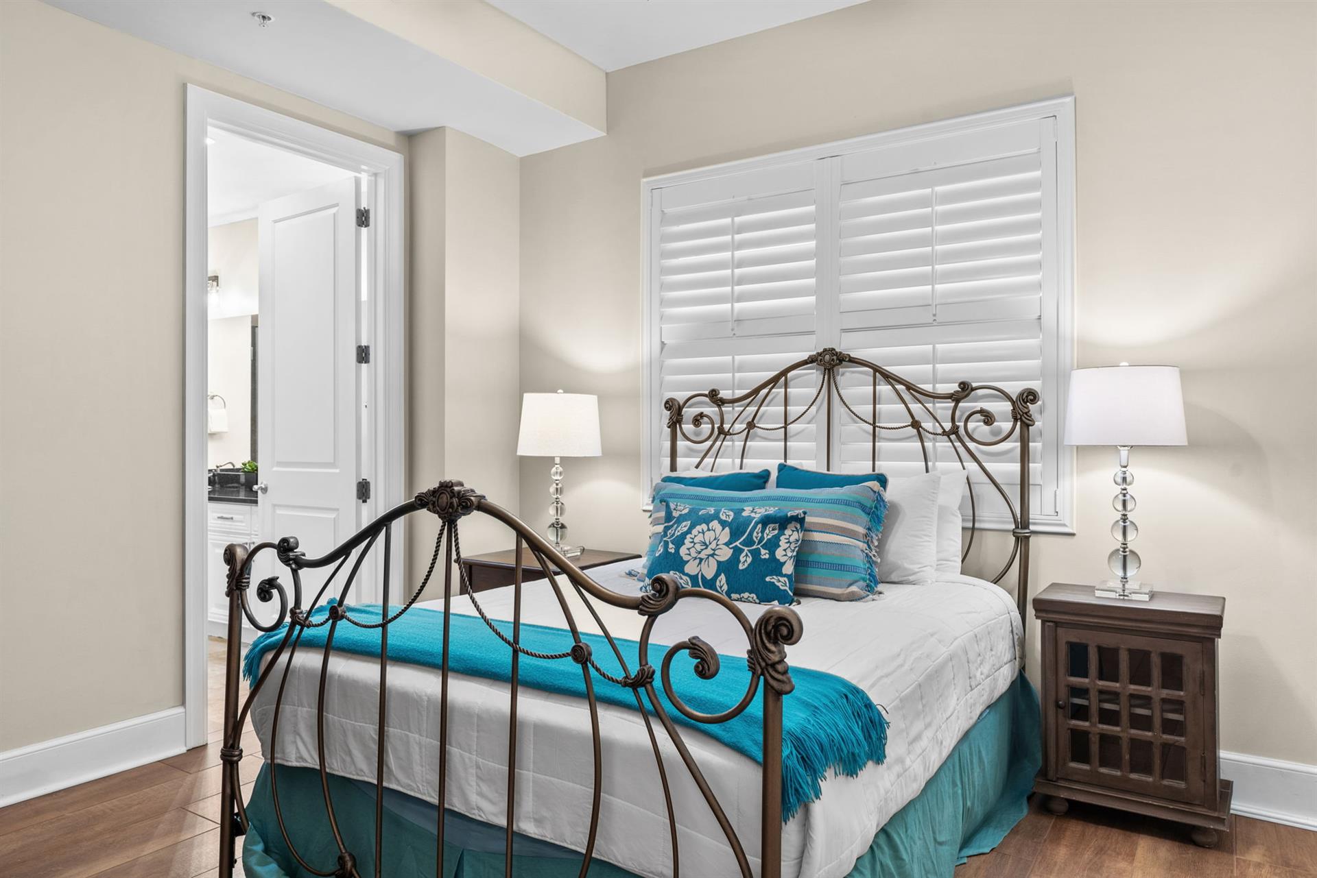 Bedroom 4 with Queen Bed