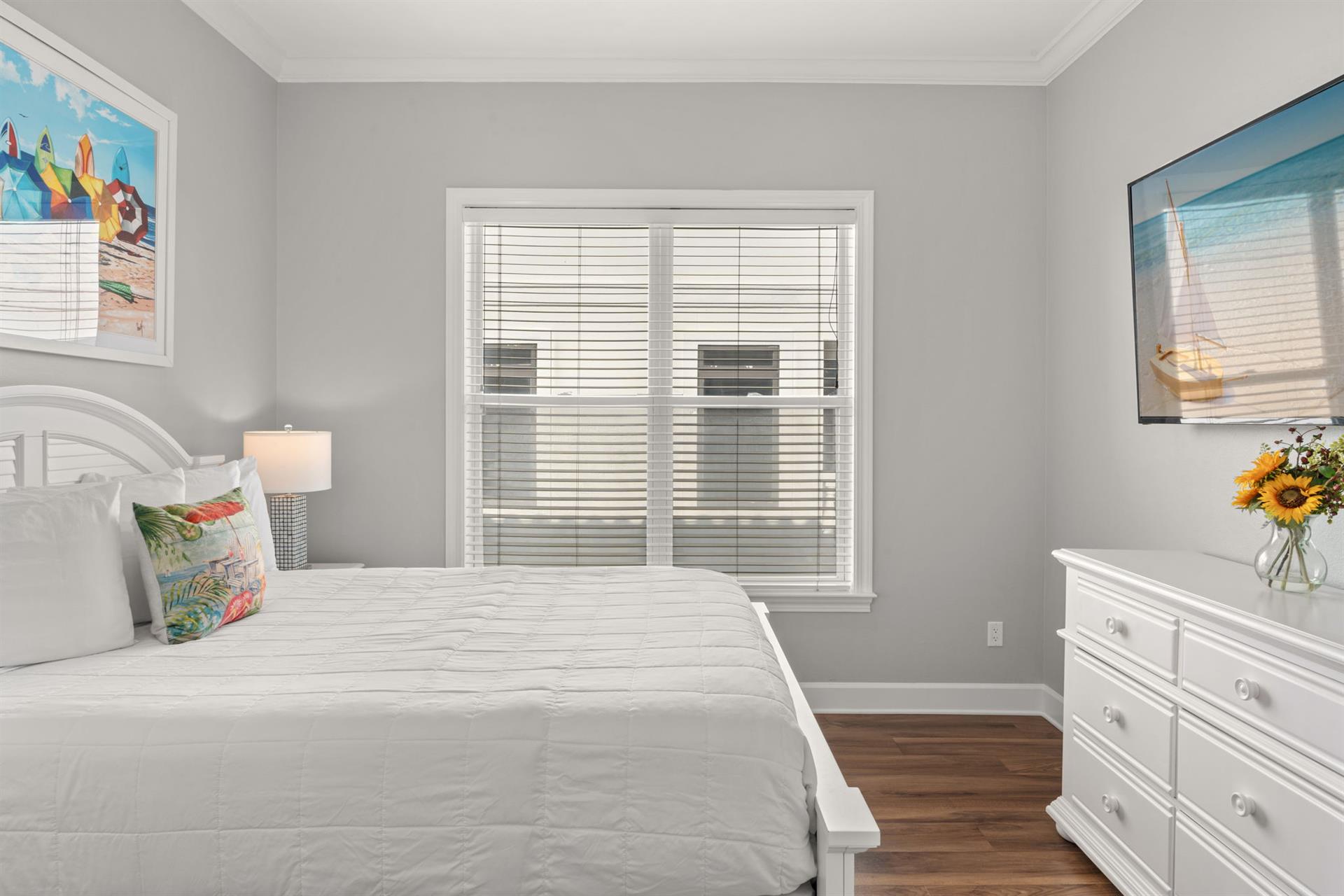 Bedroom 2 with Queen Bed