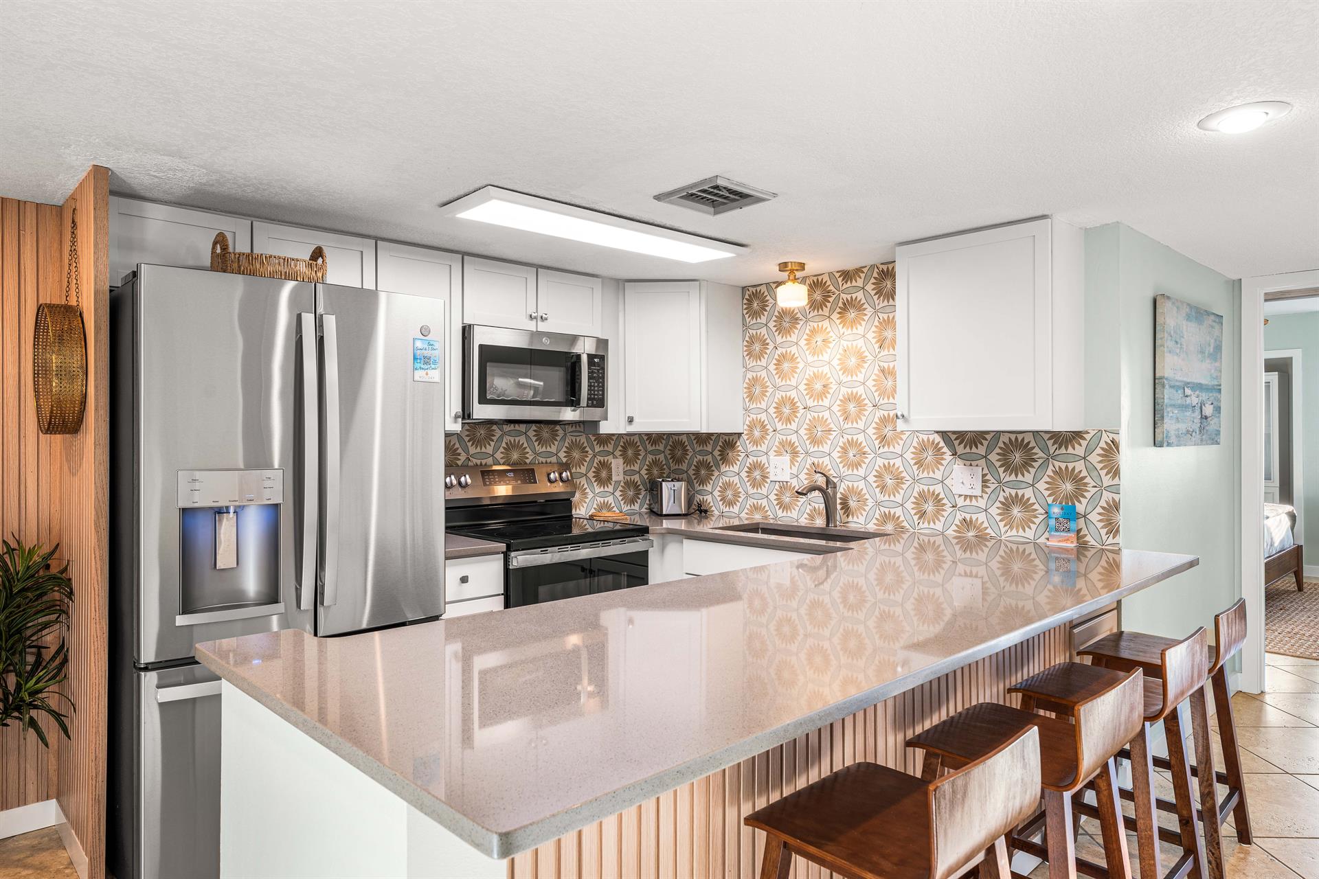 Kitchen and Breakfast Bar