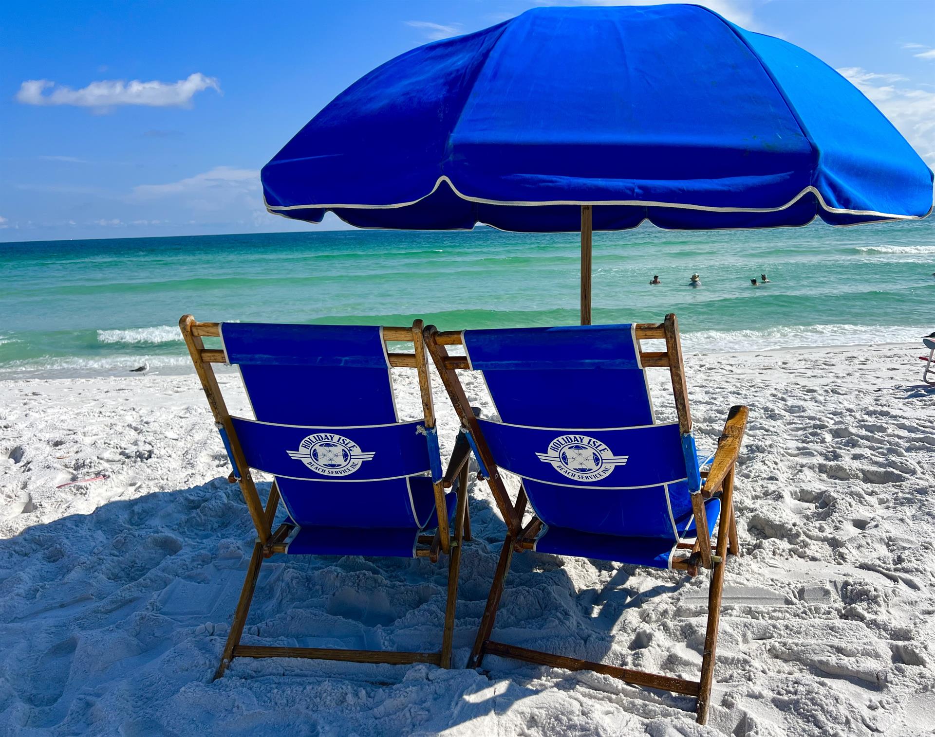 Complimentary Beach Service March  October