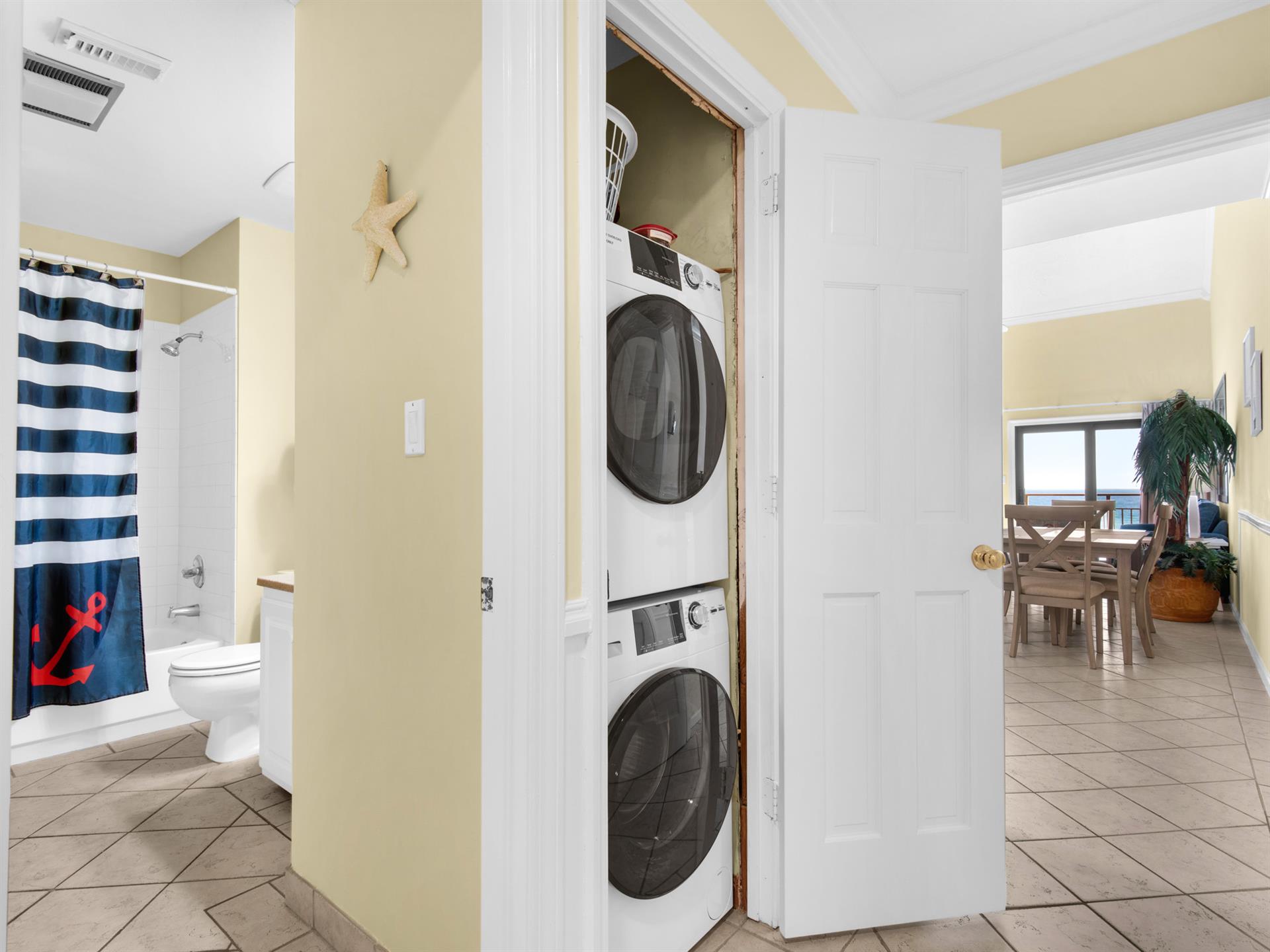 Your inunit washer and dryer make extended stays effortless—no need to pack heavy or search for laundromats during your coastal getaway.