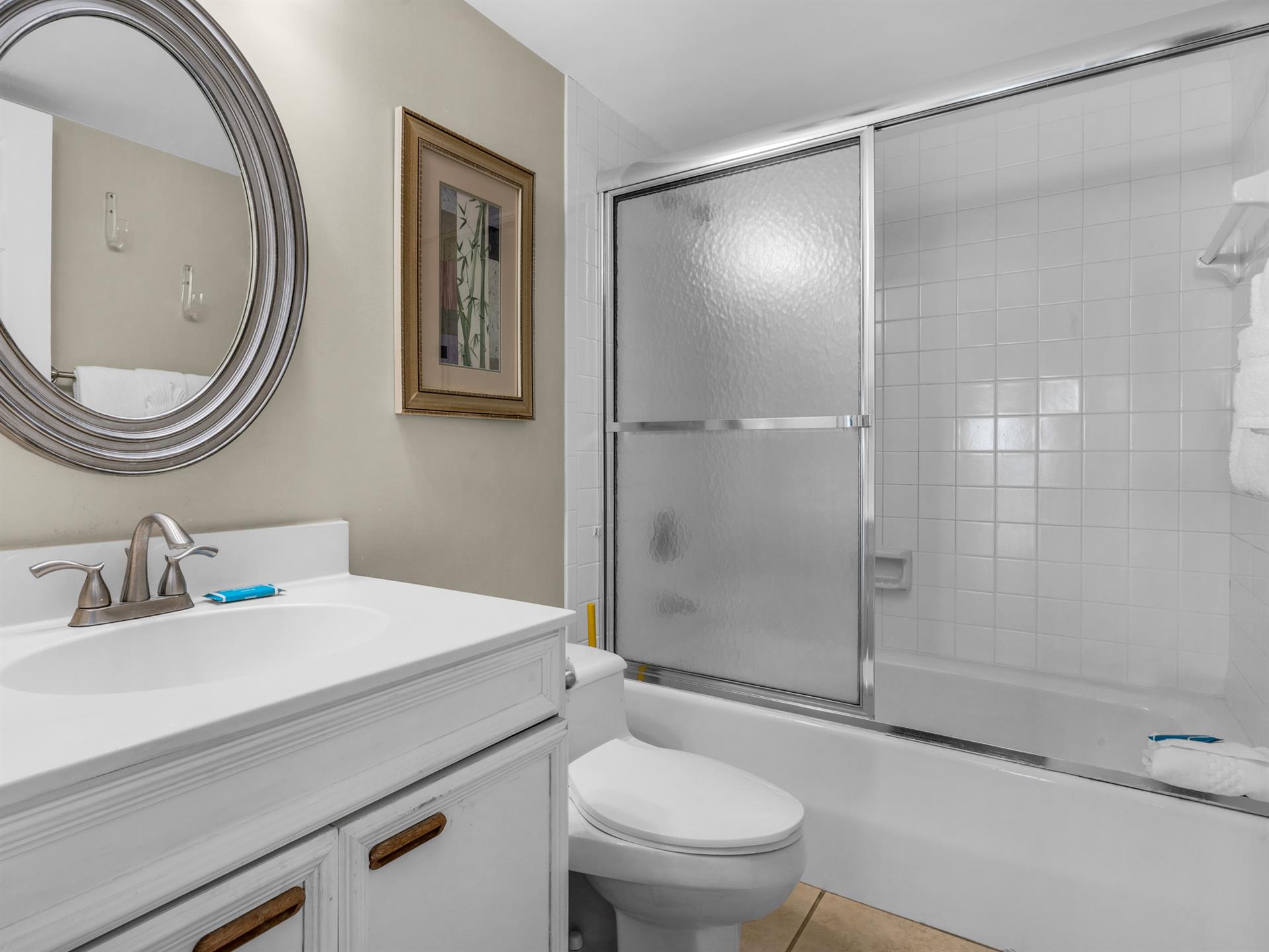 2nd Guest Bedroom Adjoining Bath