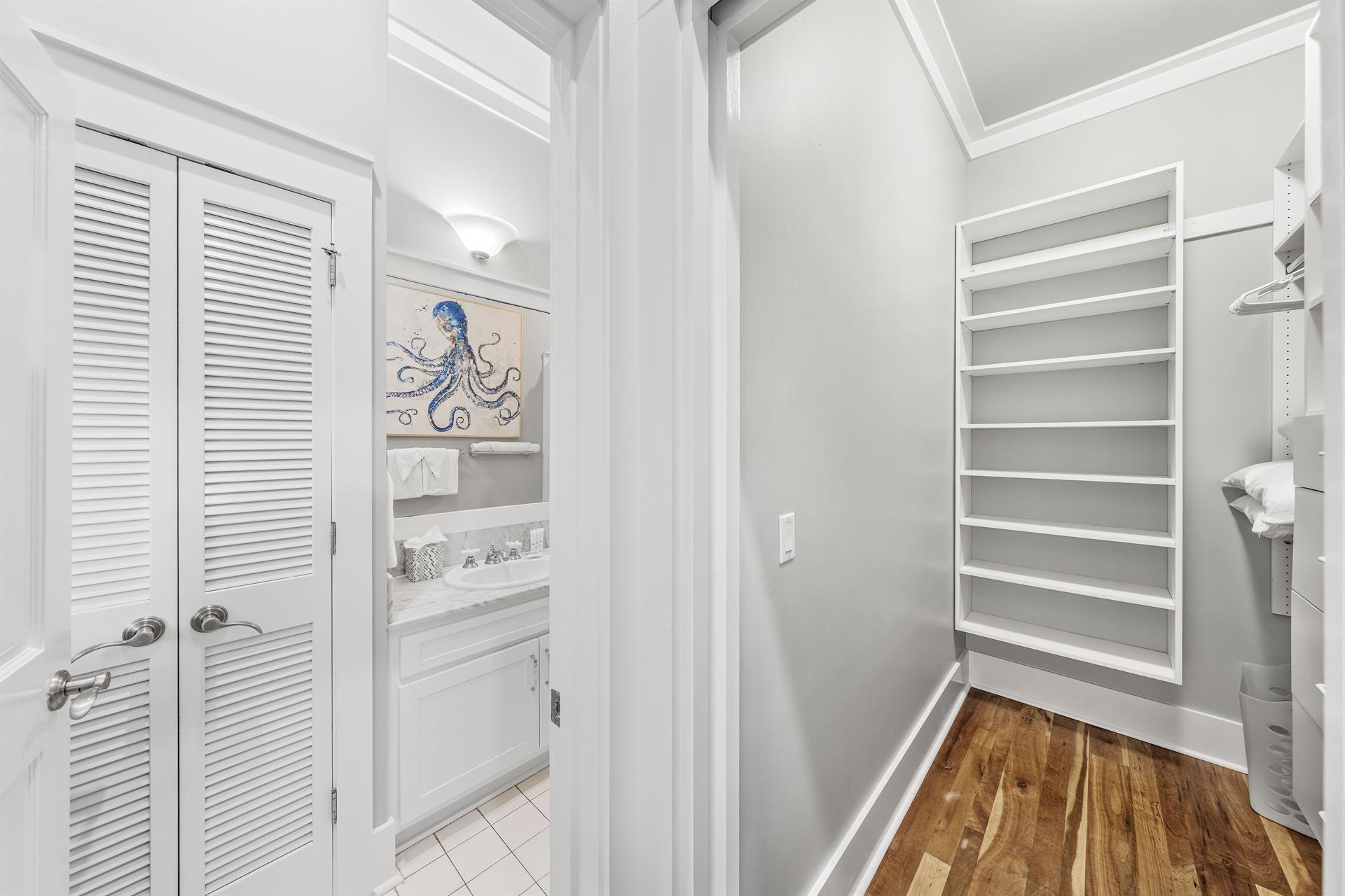 Ensuite Walk in Closet