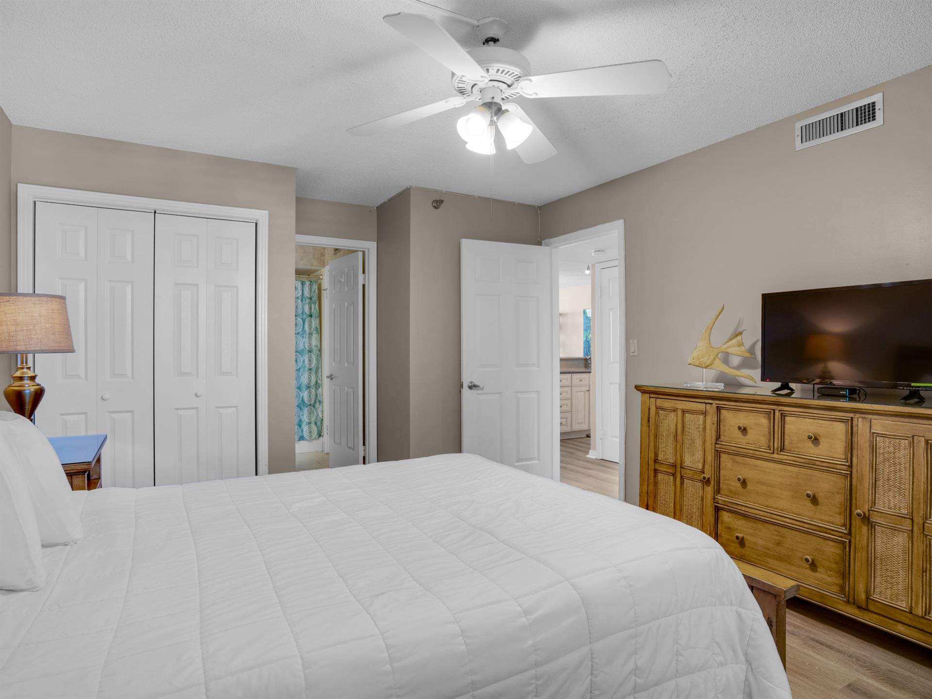 Bedroom 2 Flat Screen TV with Queen