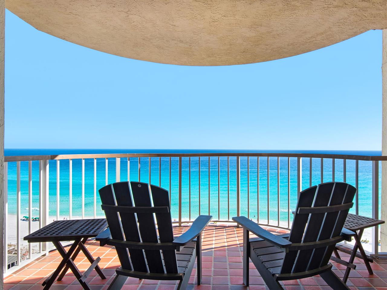 Relax in comfortable chairs on the private balcony while soaking up stunning Gulf views and gentle sea breezes.
