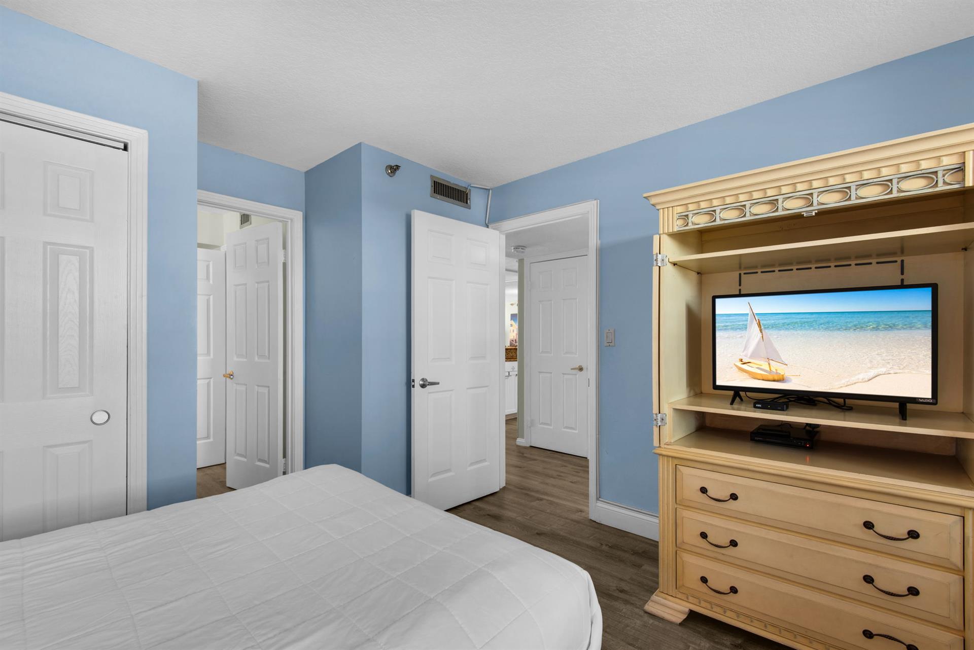 Bedroom 2 with Flat Screen TV