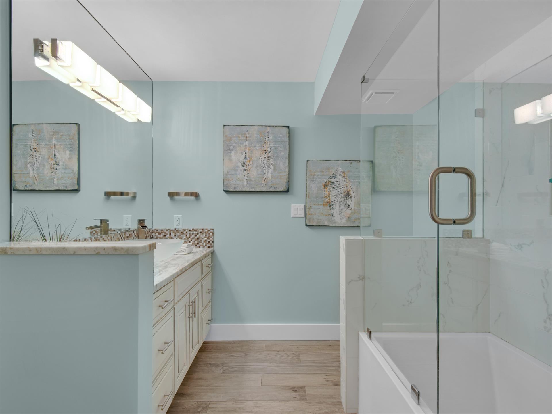 Bathroom 2 with Tub Shower Combo