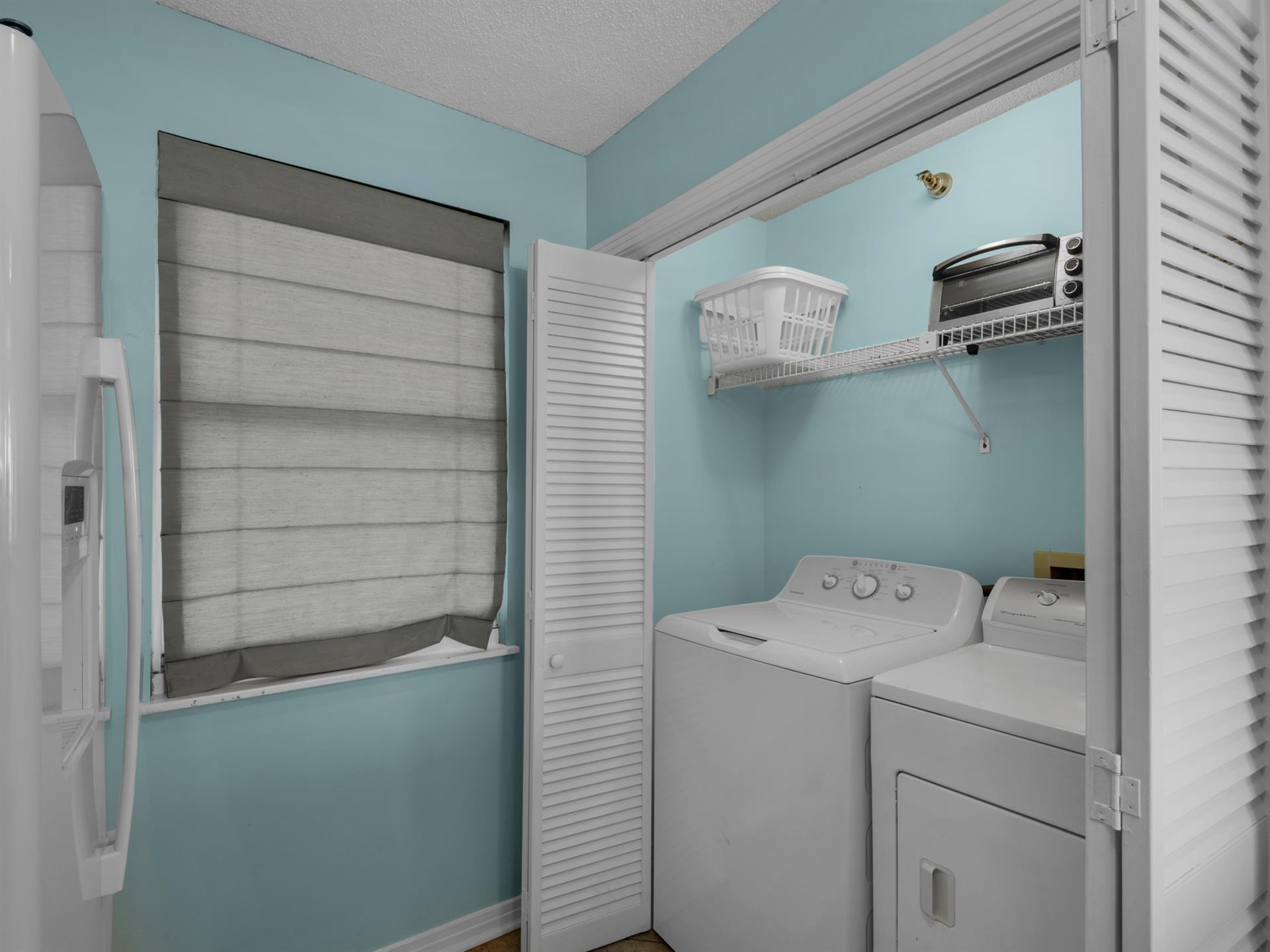 Full Size Washer and Dryer In Unit