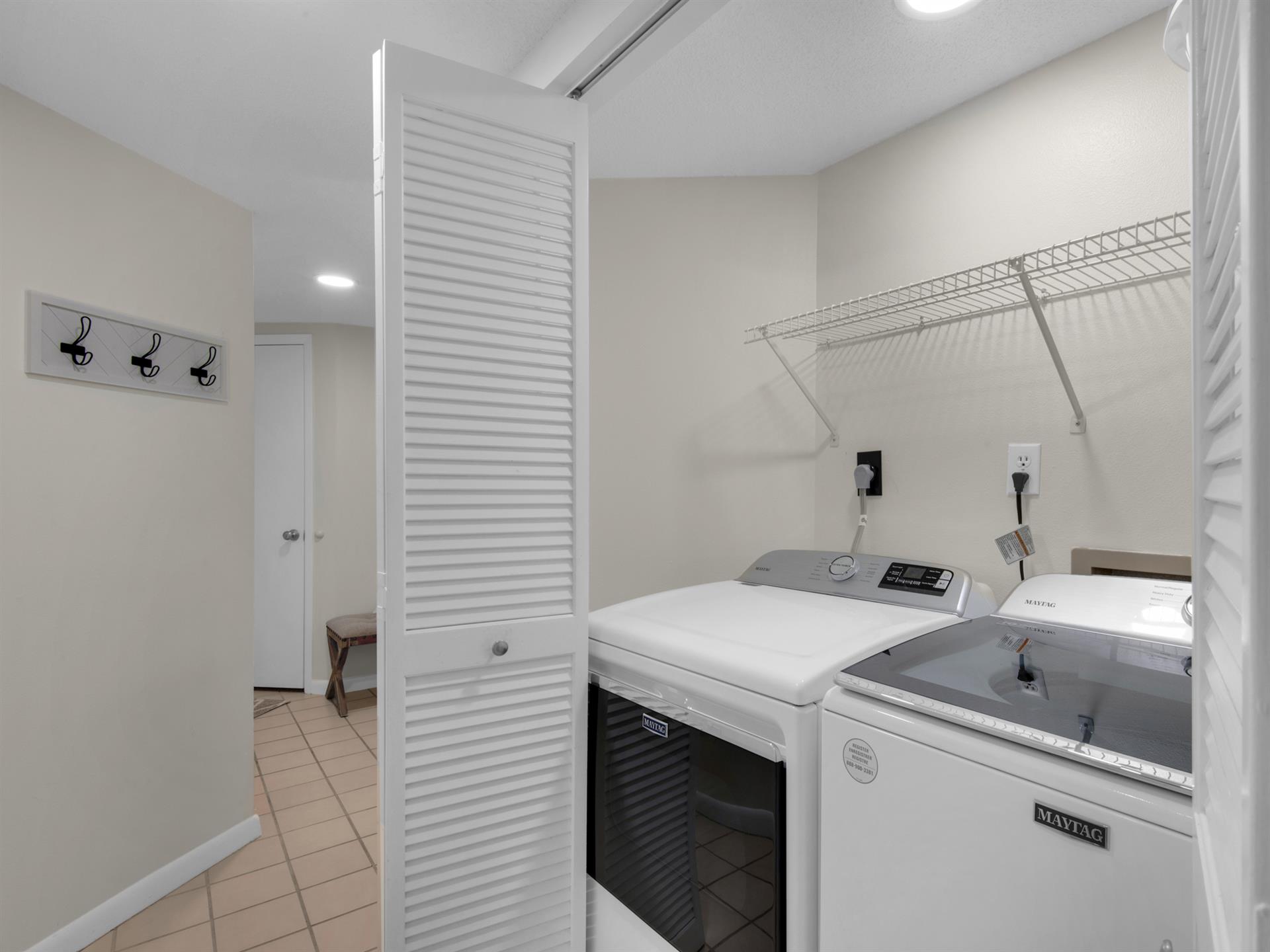 Full Size Washer  Dryer In Unit
