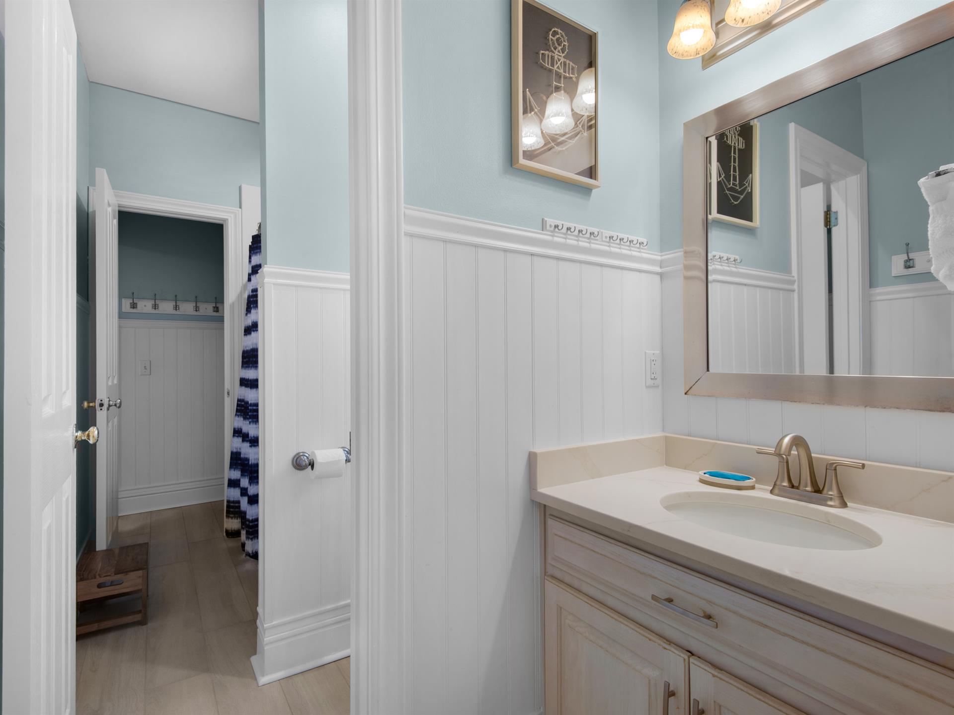 Bathroom 1 Shared between Bedroom 1 and Bedroom 3