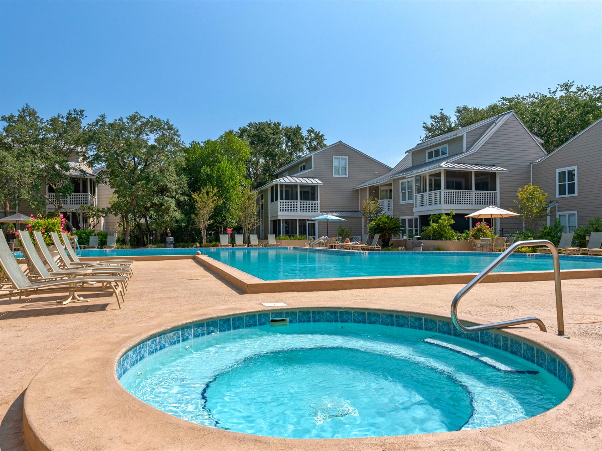 Cottage Hot Tub and Pool