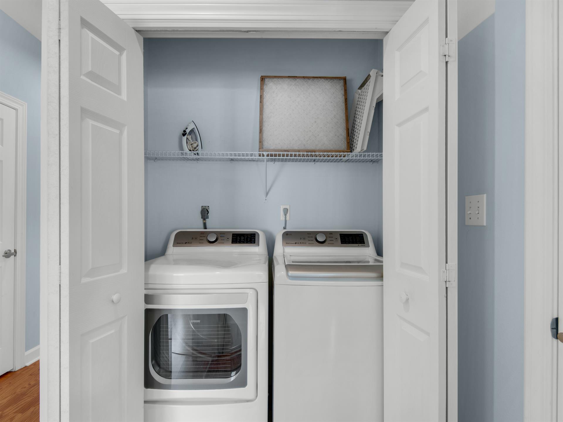 Full Size Washer and Dryer In Unit