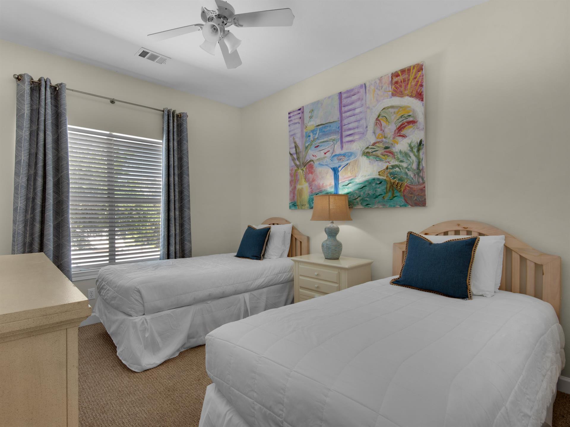 Bedroom 3 with 2 Twin Beds