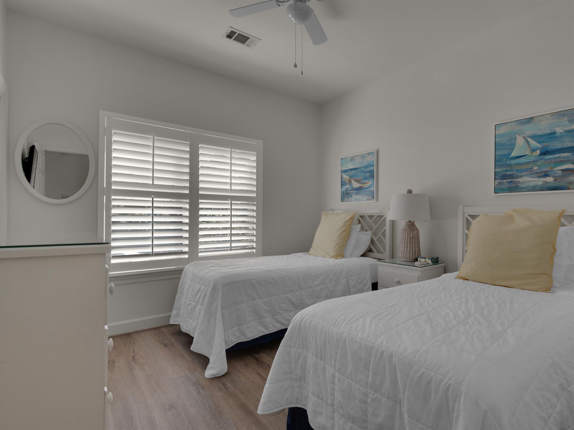 Bedroom 2 with 2 Twin Beds