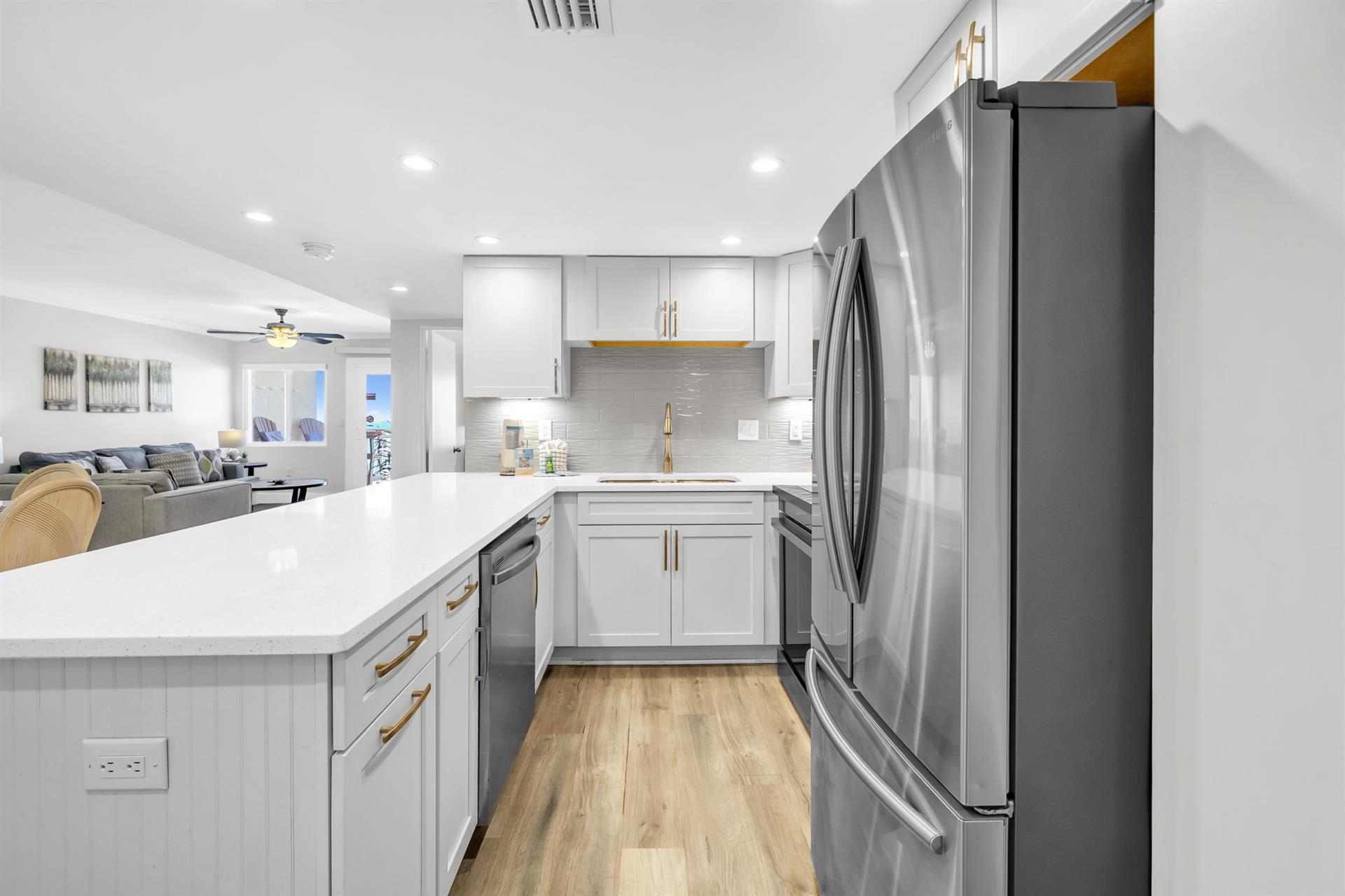 Full size kitchen
