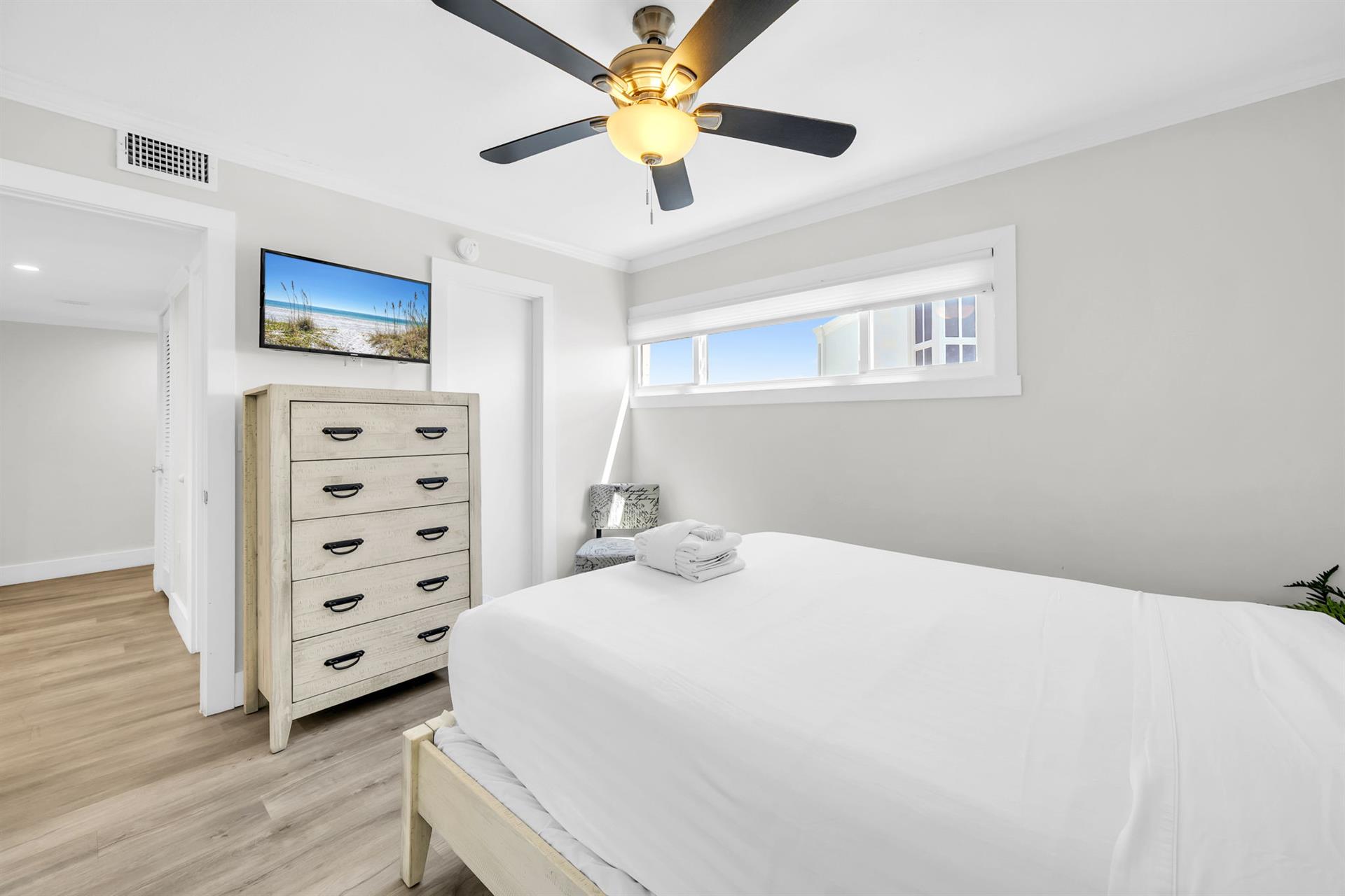 Guest bedroom overview