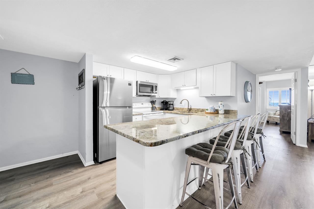 Counter seating for 4