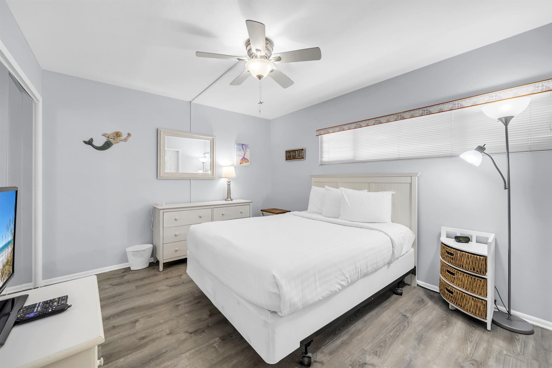 Guest bedroom overview