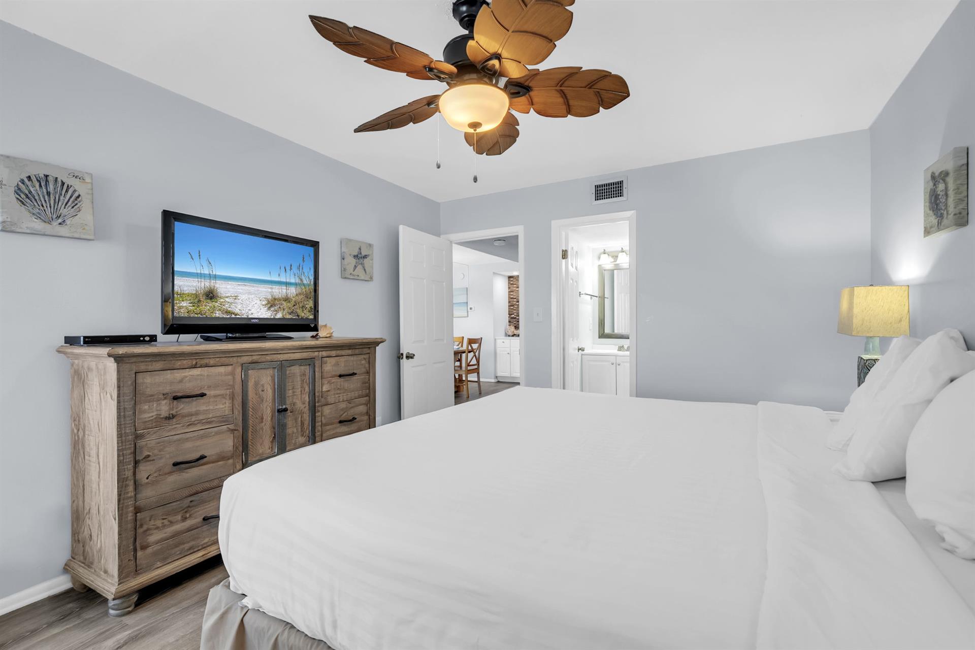 Master bedroom media