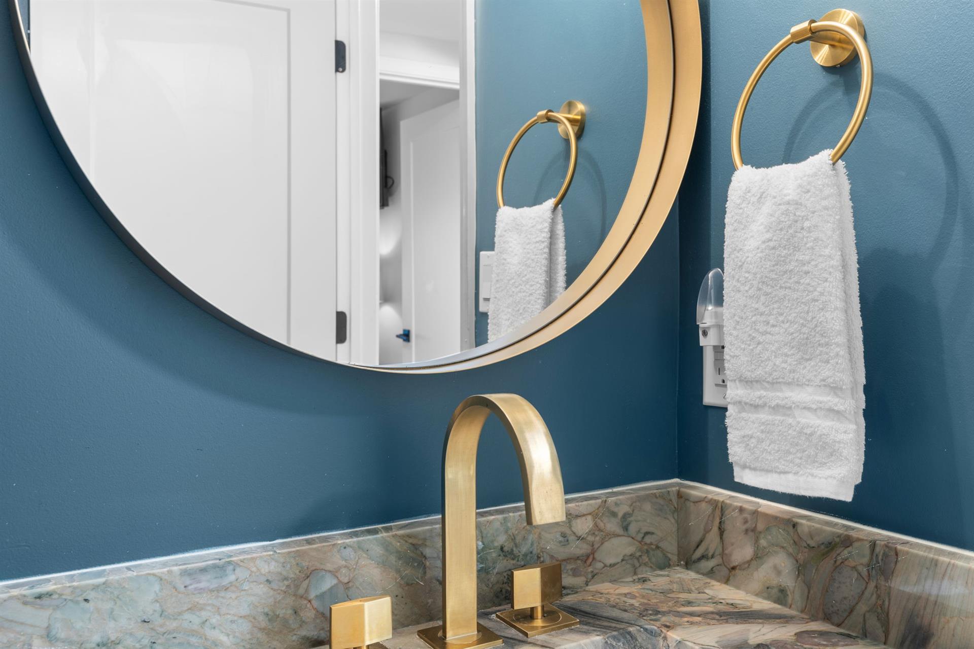Full Bathroom 2