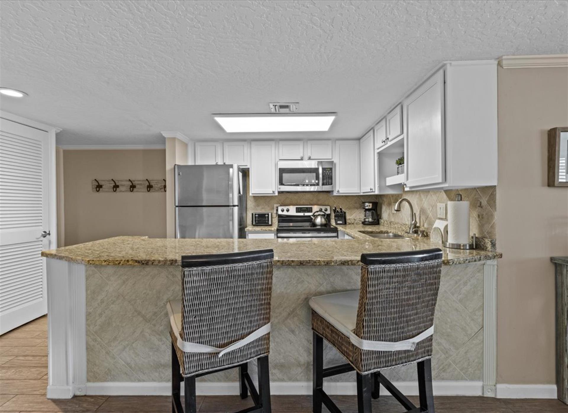 HSRC 204 Breakfast Bar Kitchen