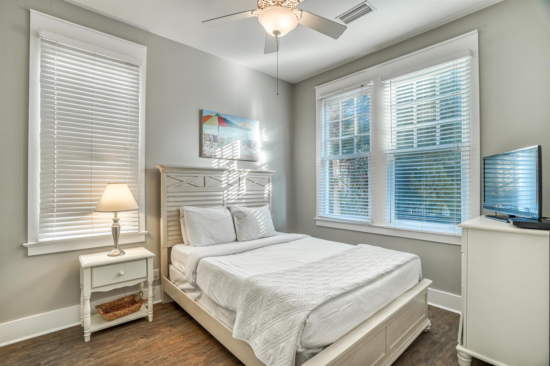 Wake up, hit the beach, then crash in your comfy first floor queensized retreat with adjacent bathroom. 32 tv with cable  DVD player.