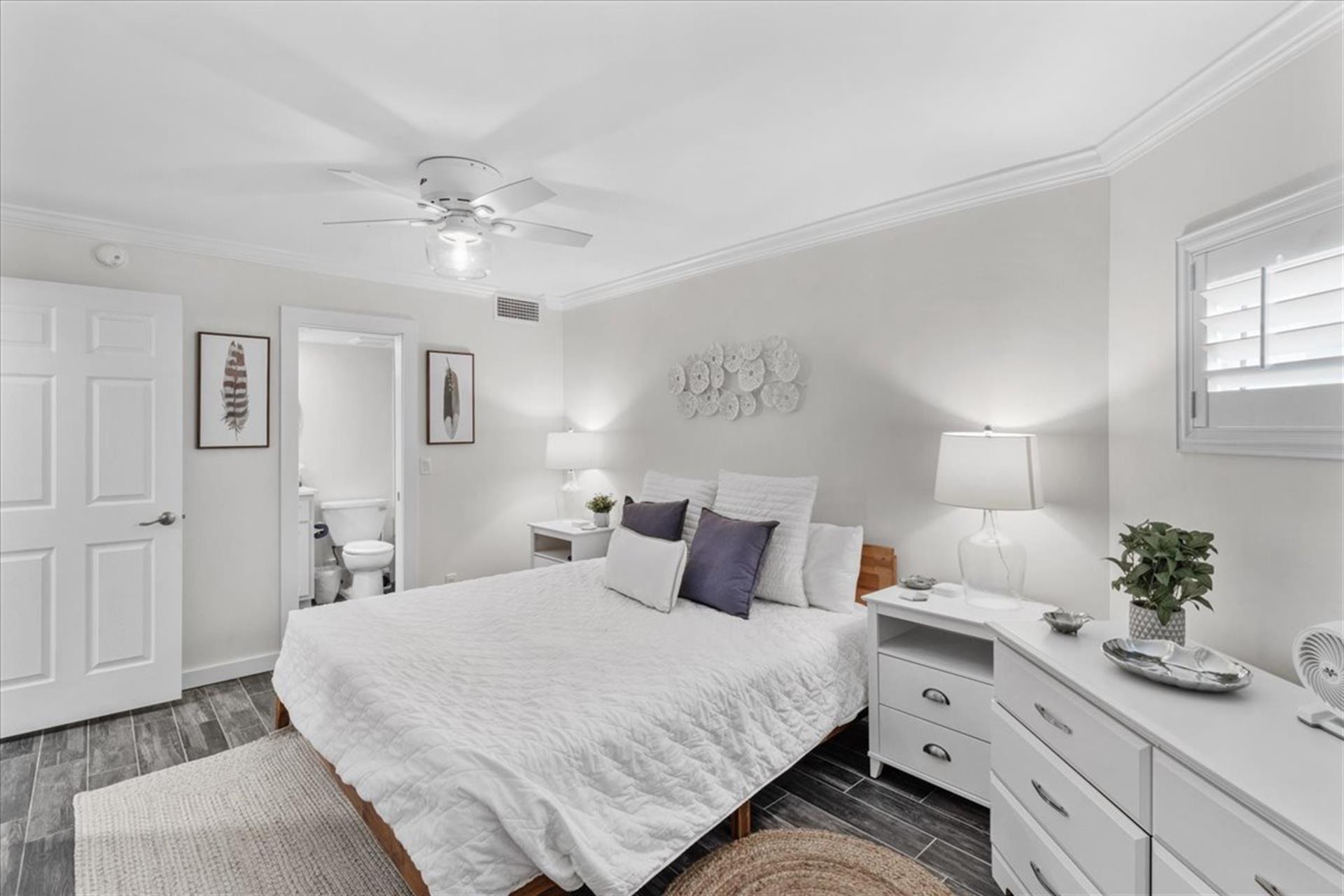 HSRC 413 Bedroom With King Bed And En Suite