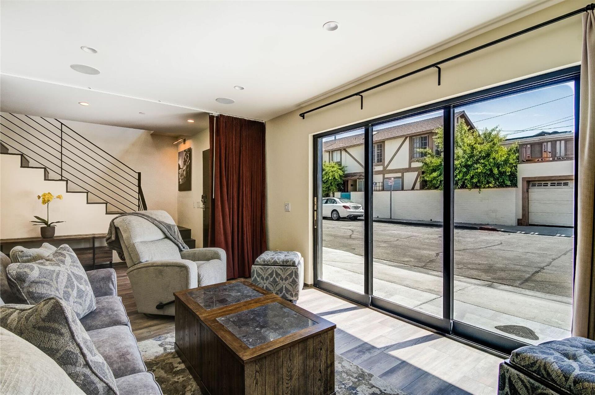 Living area with view to outside
