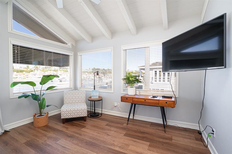 Unit A Main Bedroom Tv and sitting