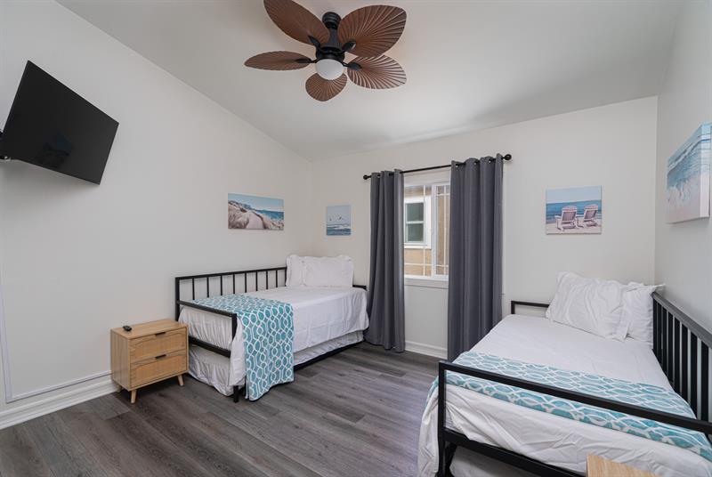 4821 Twin Bedroom