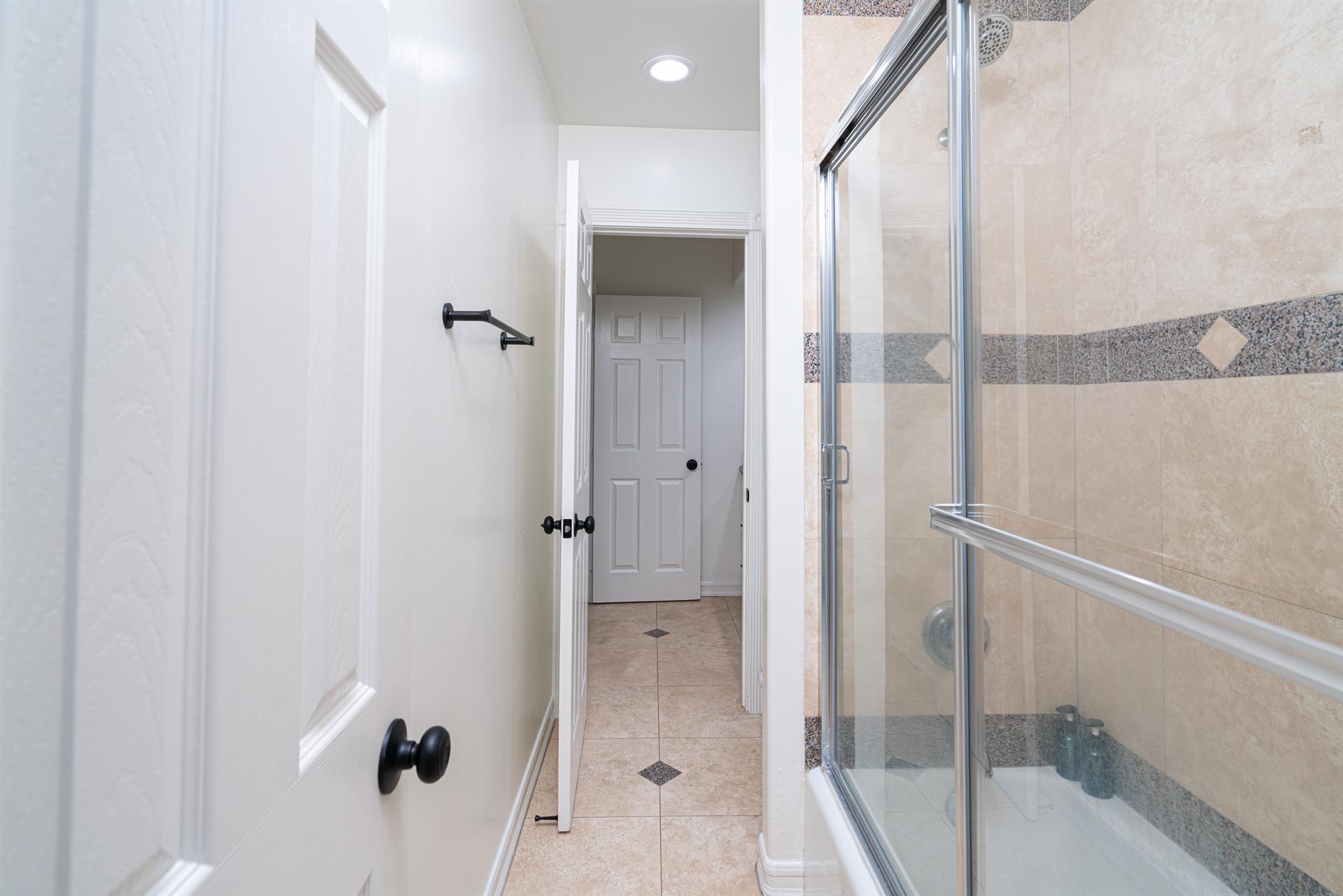 4821 Hallway Shower