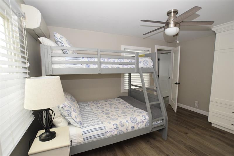 Full and twin bunk bed