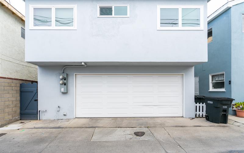 2 garage parking and 2 spots in the front