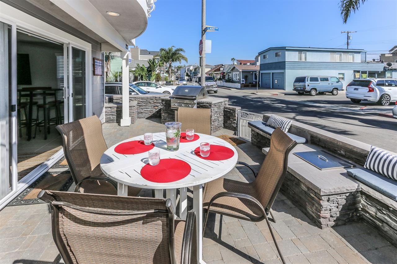 Outdoor Dining for 4