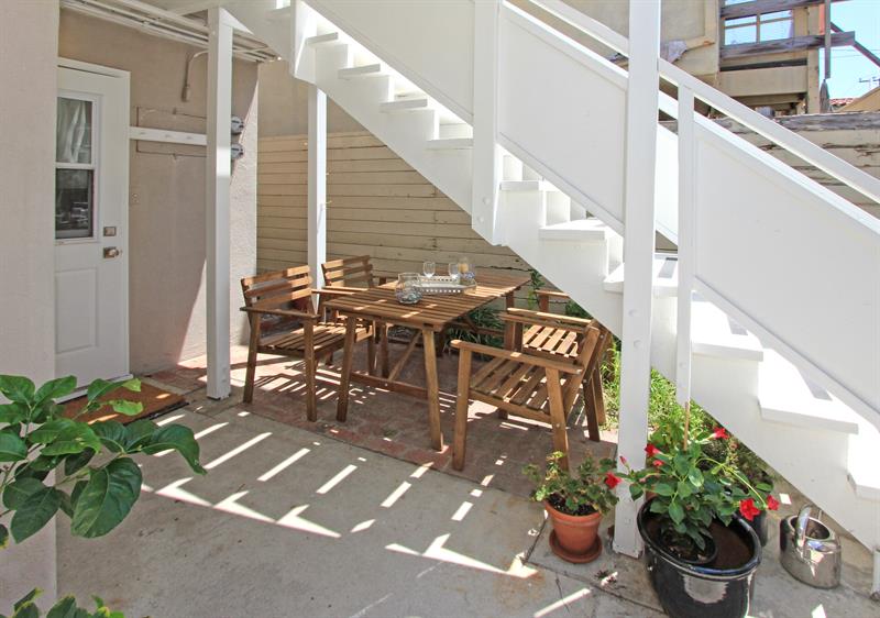 Courtyard Dining Area