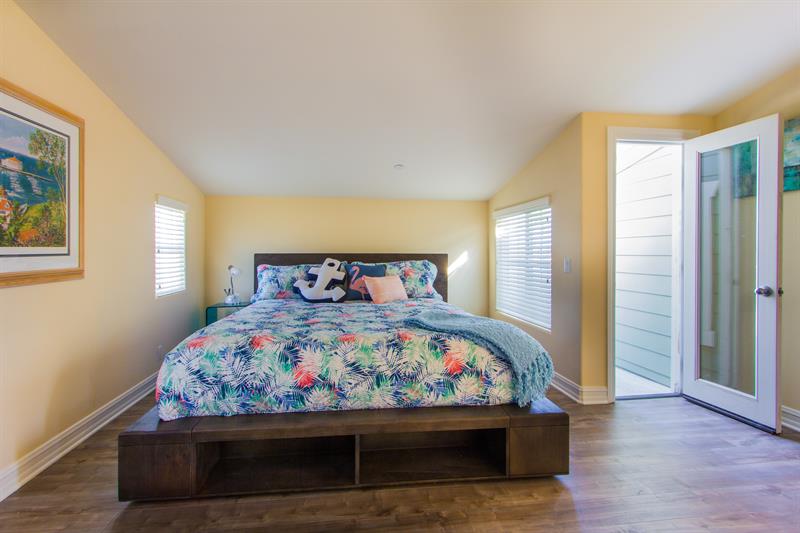 Bedroom with access to deck