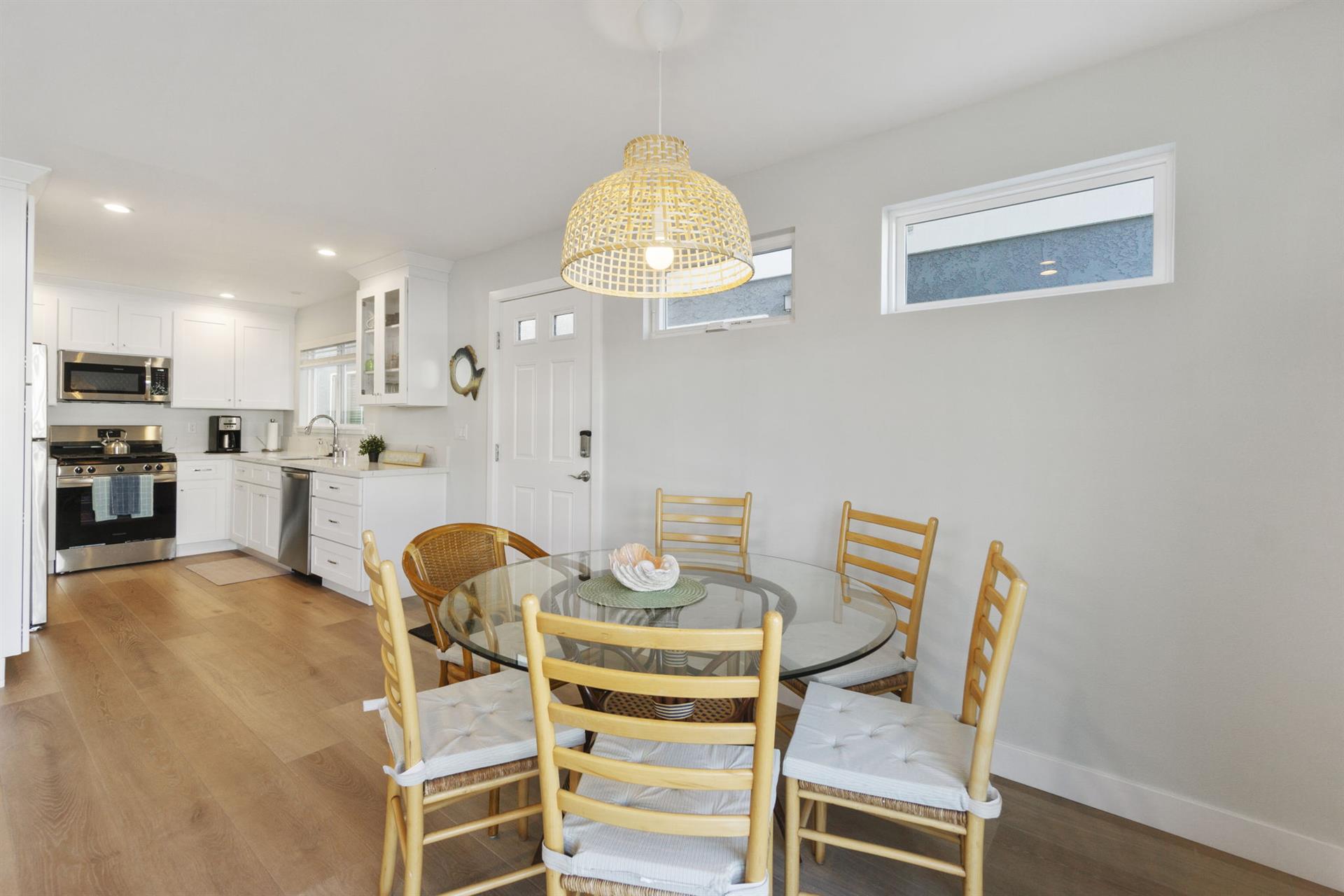 lower unit dining area