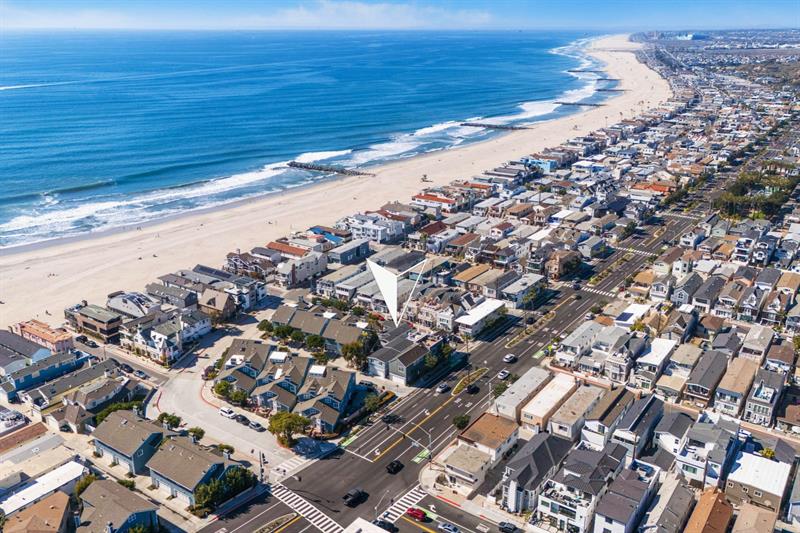 Areal view of home  surrounding area