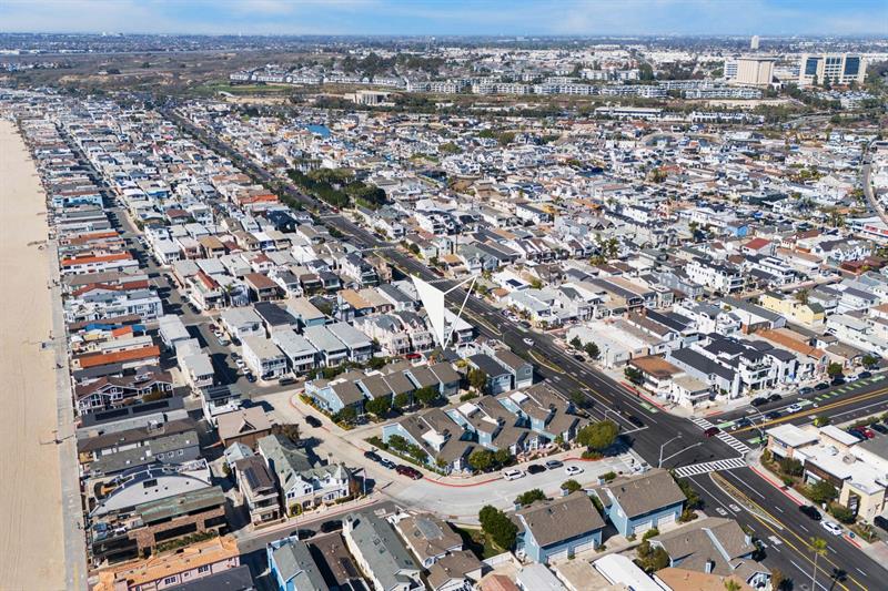Areal view of home  surrounding area